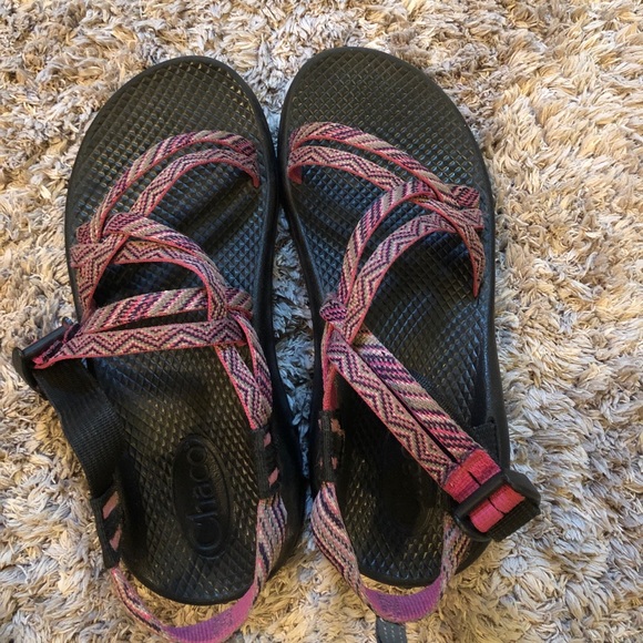girls chacos size 4